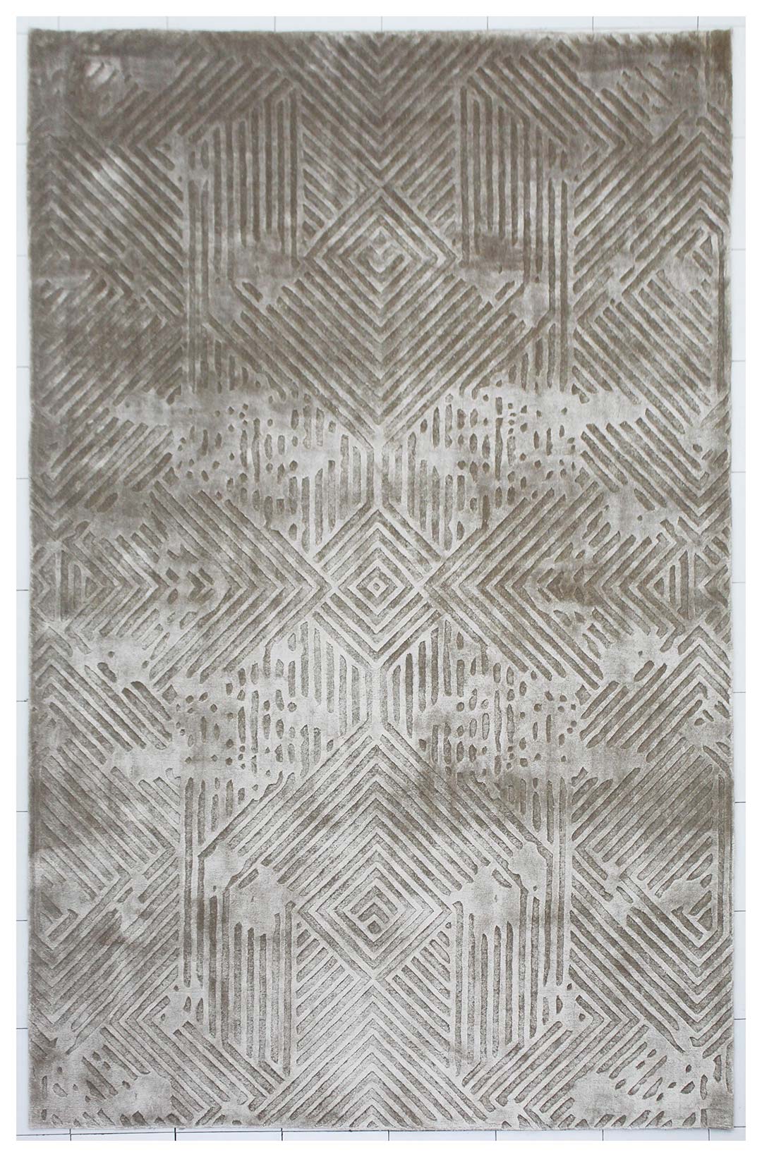 100% Bamboo Silk | Modern Grey color Hand-tufted Rug - RC431